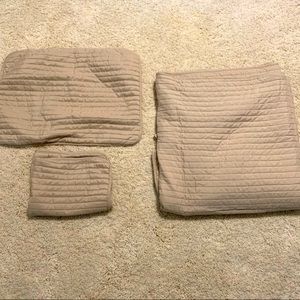 Beige Light Comforter & Pillows